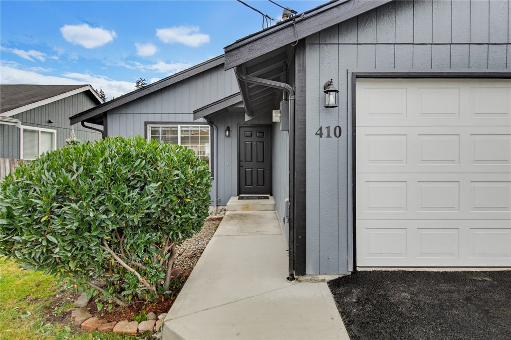 Photo of 410 175TH ST ST S, Spanaway, WA 98387 (MLS # 2599190)