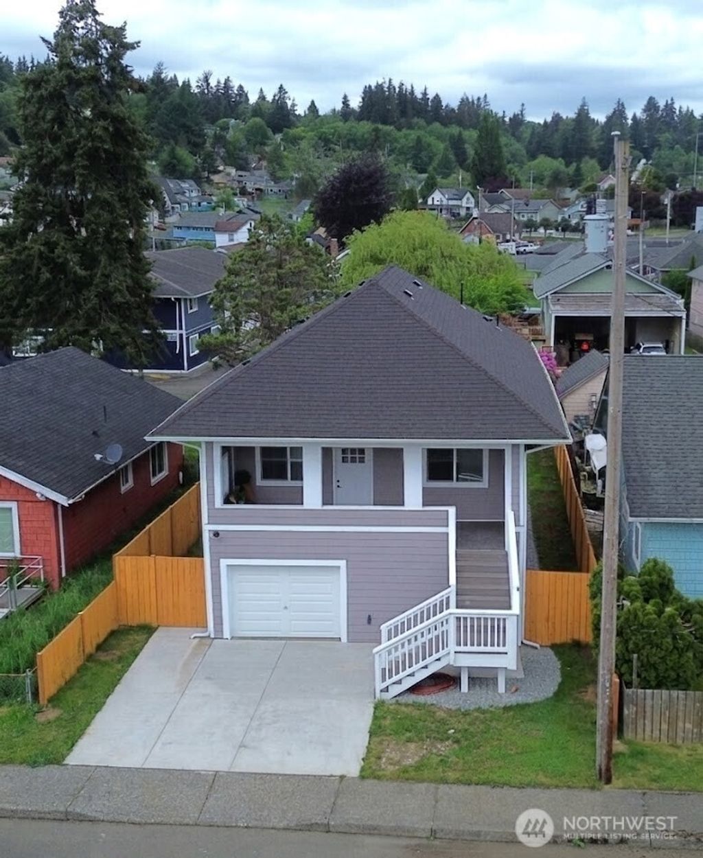 Photo of 1010 Randall Street, Aberdeen, WA 98520 (MLS # 2521639)