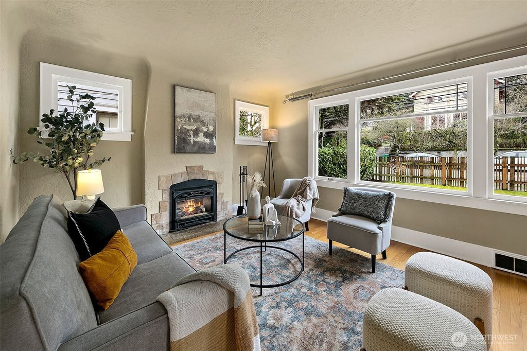 Photo of 6552 20th Avenue NE, Seattle, WA 98115 (MLS # 2332454)