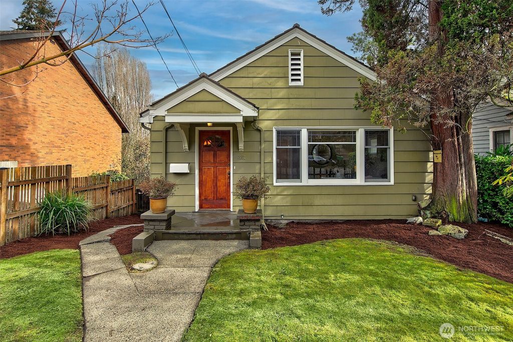 Photo of 6552 20th Avenue NE, Seattle, WA 98115 (MLS # 2332454)