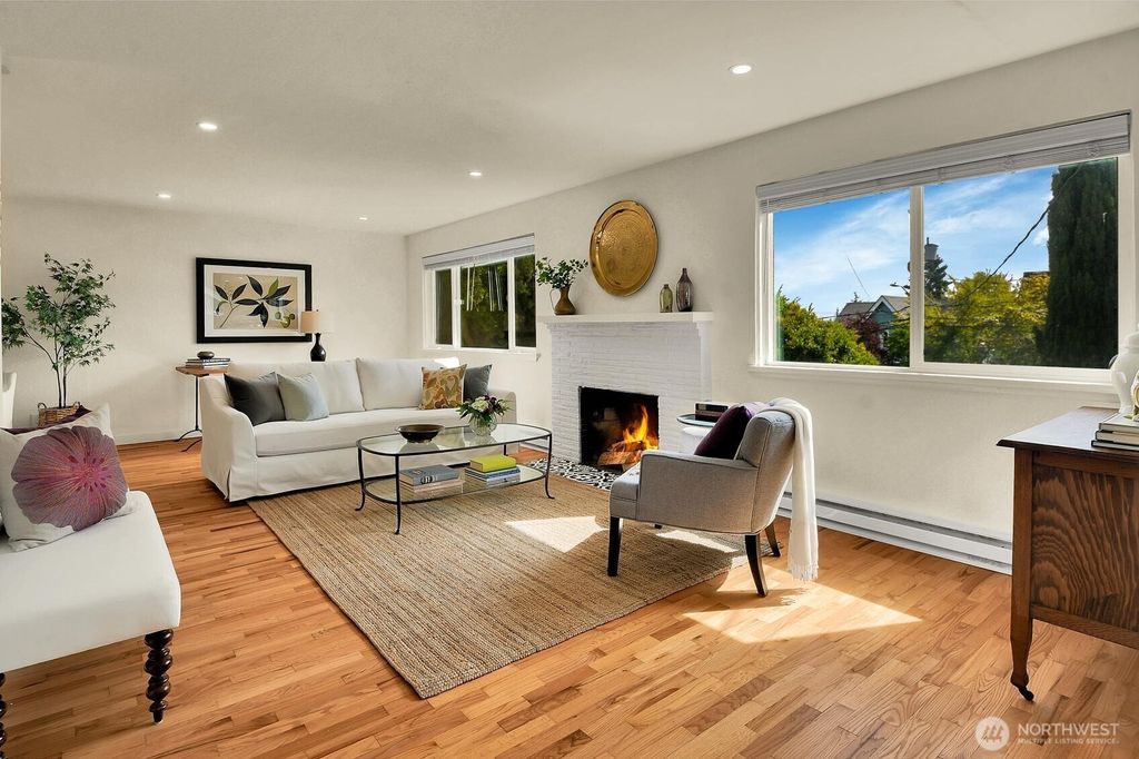 Photo of 2353 Federal Avenue E, Seattle, WA 98102 (MLS # 2555495)