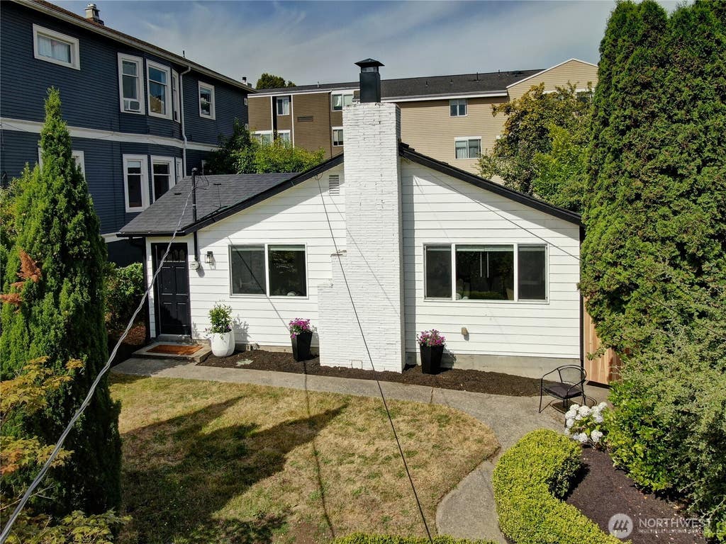 Photo of 2353 Federal Avenue E, Seattle, WA 98102 (MLS # 2555495)