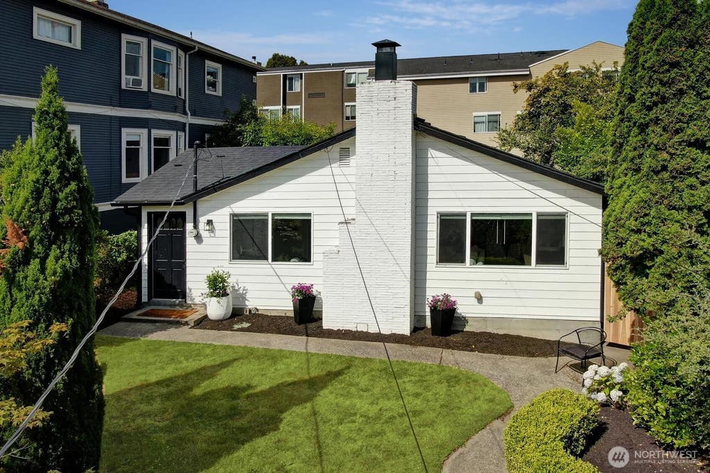 Photo of 2353 Federal Avenue E, Seattle, WA 98102 (MLS # 2555495)