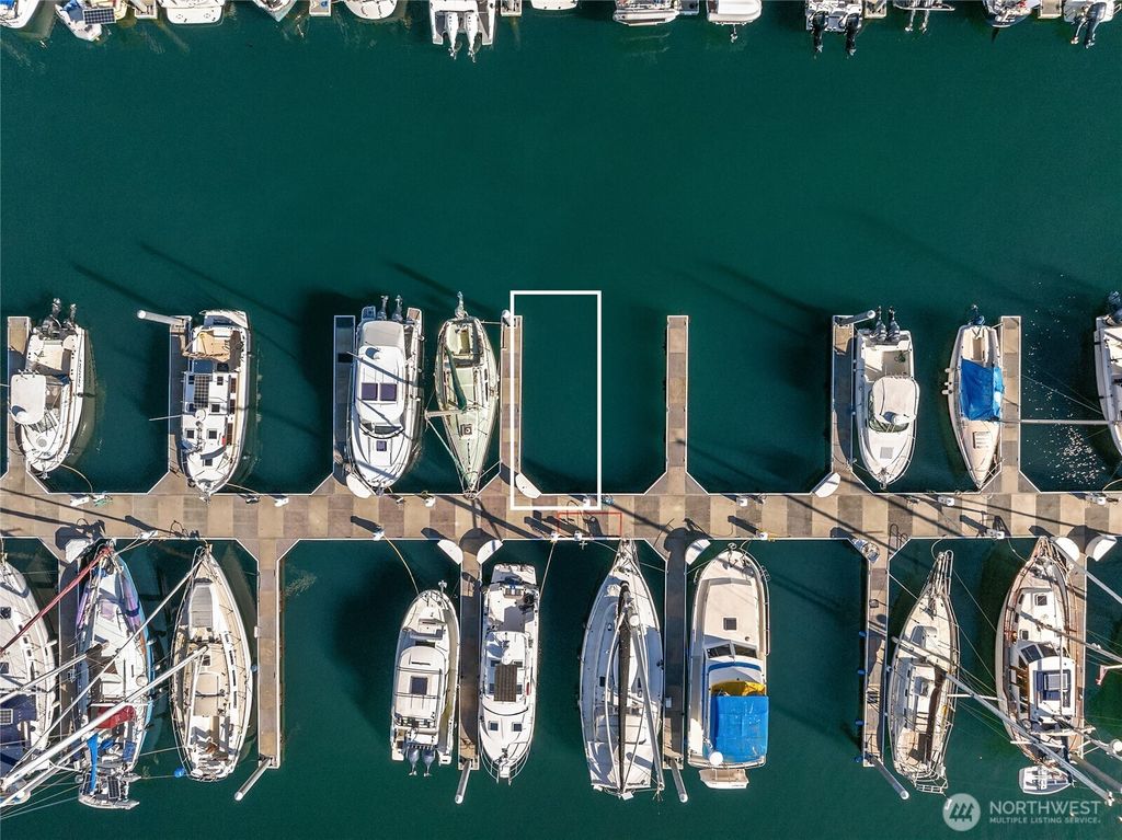 Photo of 141 Parfitt Way SW #B41, Bainbridge Island, WA 98110 (MLS # 2488065)