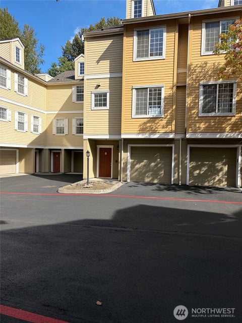 Photo of 1800 NE 40th Street #F3, Renton, WA 98056 (MLS # 2590784)