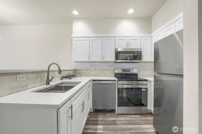 1800 NE 40th Street F3
