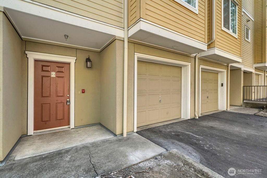 Photo of 1800 NE 40th Street #F3, Renton, WA 98056 (MLS # 2590784)
