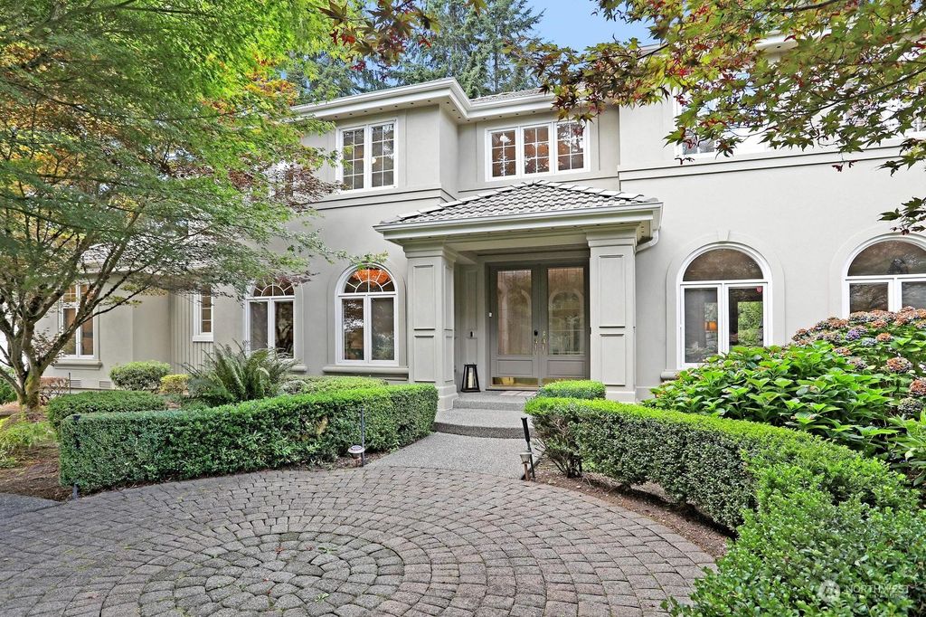 Photo of 13659 NE 32nd Place, Bellevue, WA 98005 (MLS # 2223038)