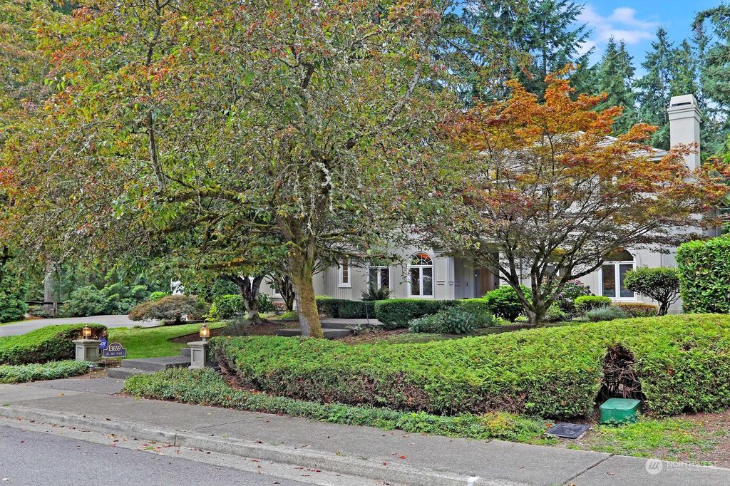 Photo of 13659 NE 32nd Place, Bellevue, WA 98005 (MLS # 2223038)