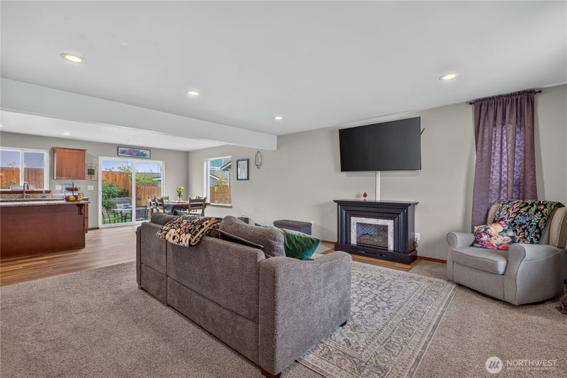 393 Hammond Lane