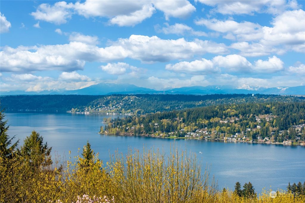 Photo of 4544 177th Avenue SE, Bellevue, WA 98006 (MLS # 2147392)