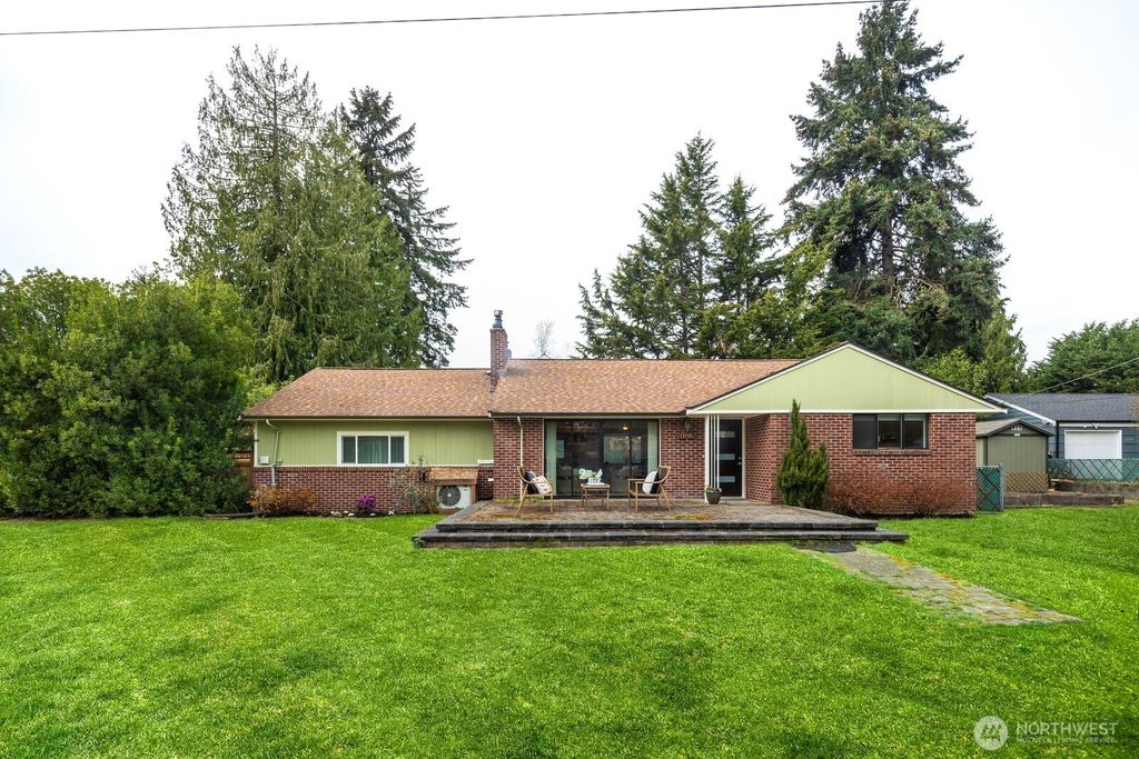 Photo of 13705 Corliss Avenue N, Seattle, WA 98133 (MLS # 2347684)