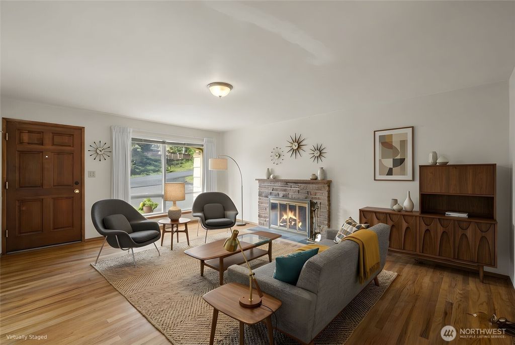 Photo of 208 N 184th St, Shoreline, WA 98133 (MLS # 2503553)