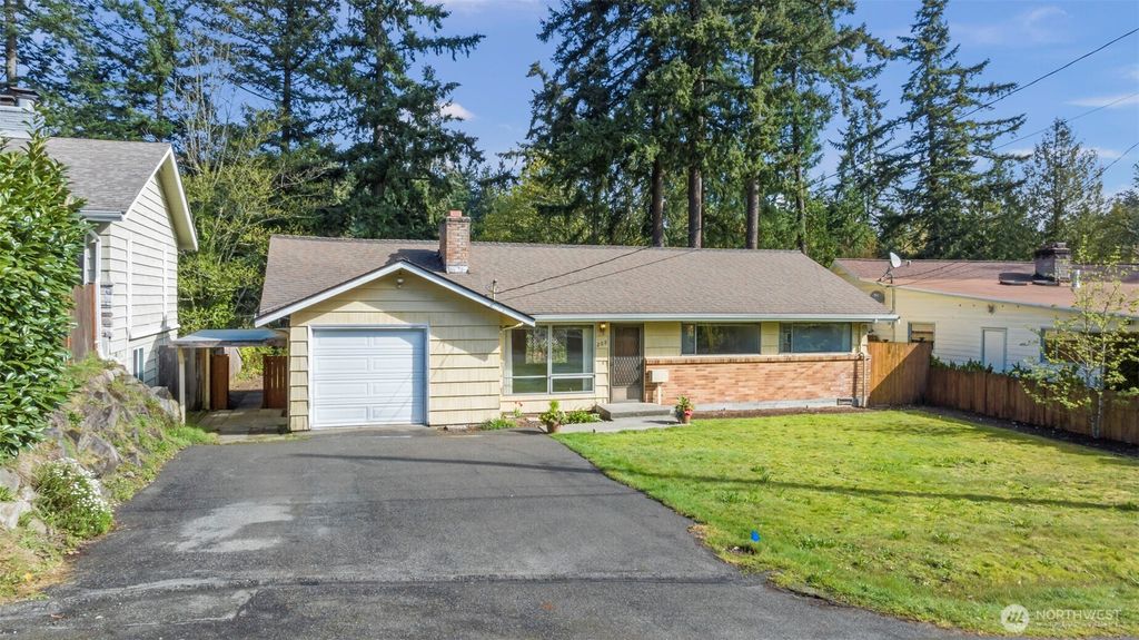 Photo of 208 N 184th St, Shoreline, WA 98133 (MLS # 2503553)