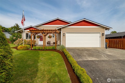 Photo of 1004 S 28th Street, Mount Vernon, WA 98274 (MLS # 2534028)