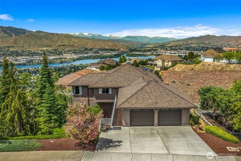 Photo of 2336 Grand Avenue Ave, East Wenatchee, WA 98802 (MLS # 2435939)