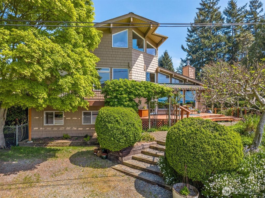 Photo of 21646 3rd Avenue S, Normandy Park, WA 98198 (MLS # 2353424)
