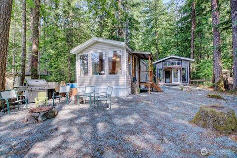 Photo of 40 Riverside Drive, Deming, WA 98244 (MLS # 2556985)