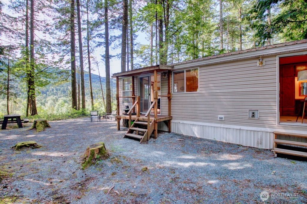 Photo of 40 Riverside Drive, Deming, WA 98244 (MLS # 2556985)