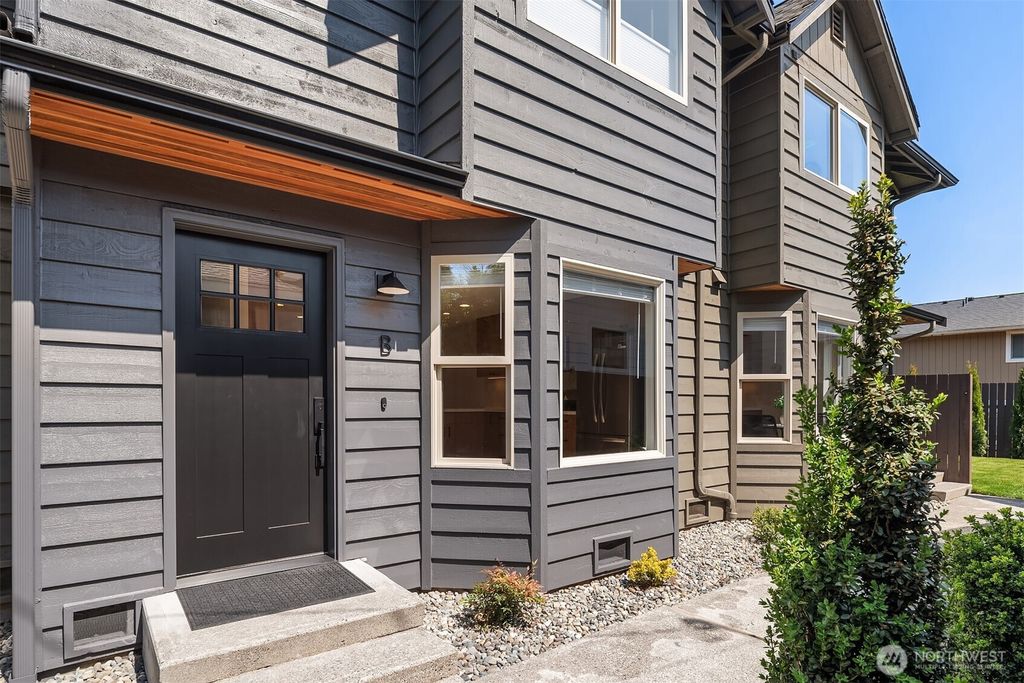 Photo of 509 Avenue A #B, Snohomish, WA 98290 (MLS # 2373610)
