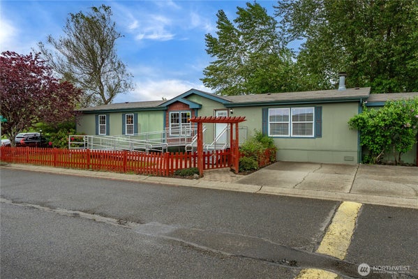 337 REDWOOD ST, ENUMCLAW, WA 98022 - Image ff89effdf32efc720f1860c2c7db7543/1228413223