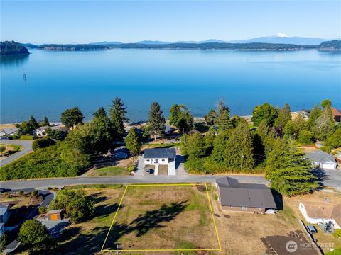 Photo of 4 E Maplewood Loop, Oak Harbor, WA 98277 (MLS # 2422525)