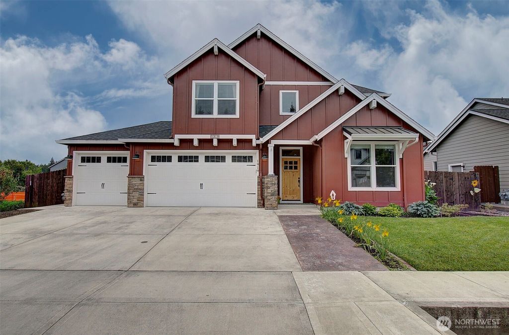 Photo of 1919 SE 25th Way, Battle Ground, WA 98604 (MLS # 2527838)