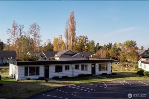 814 5th Street 8143 Steilacoom WA 98388