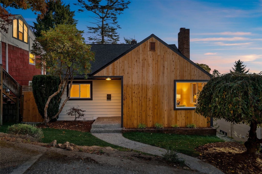 Photo of 309 NW 48th Street, Seattle, WA 98107 (MLS # 2597072)