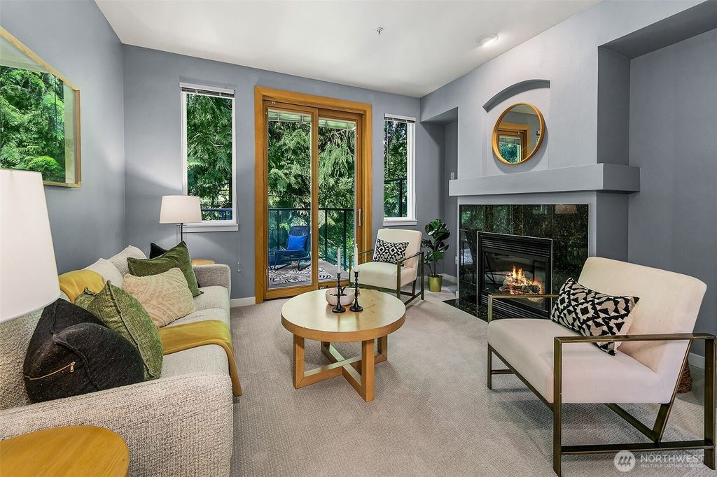 Photo of 21214 SE 42nd Place, Issaquah, WA 98029 (MLS # 2385890)