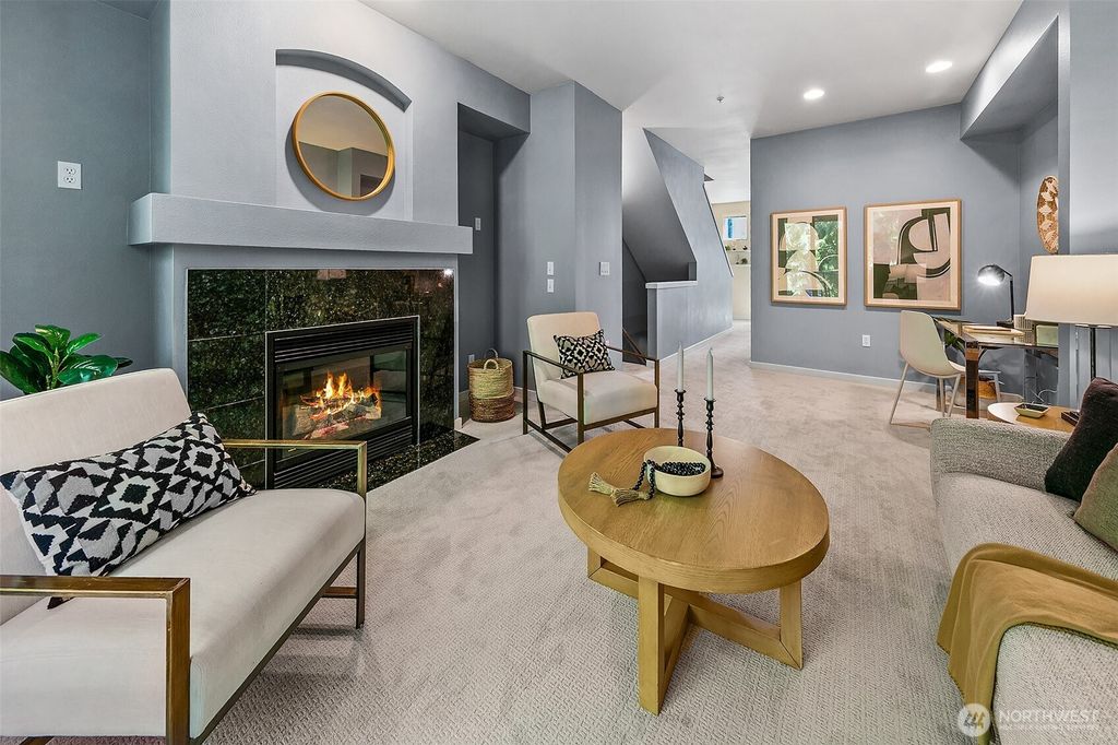 Photo of 21214 SE 42nd Place, Issaquah, WA 98029 (MLS # 2385890)
