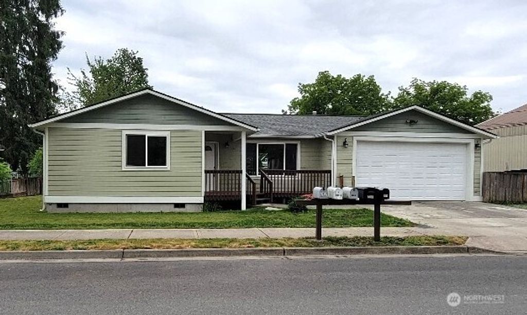 Photo of 306 Date Avenue, Sultan, WA 98294 (MLS # 2396685)