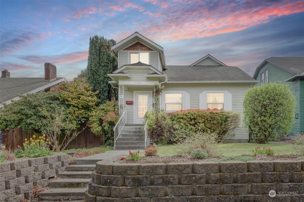 Photo of 1709 Rainier Avenue, Everett, WA 98201 (MLS # 2063751)