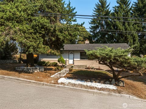 Photo of 2538 NE 107th Street, Seattle, WA 98125 (MLS # 2574252)