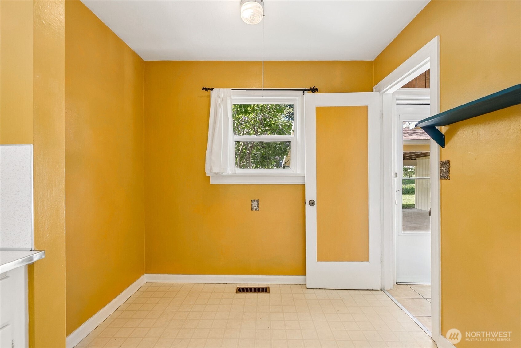 Olympia, Washington 98506, United States, 3 Bedrooms Bedrooms, ,2 BathroomsBathrooms,Residential,Pending,131048