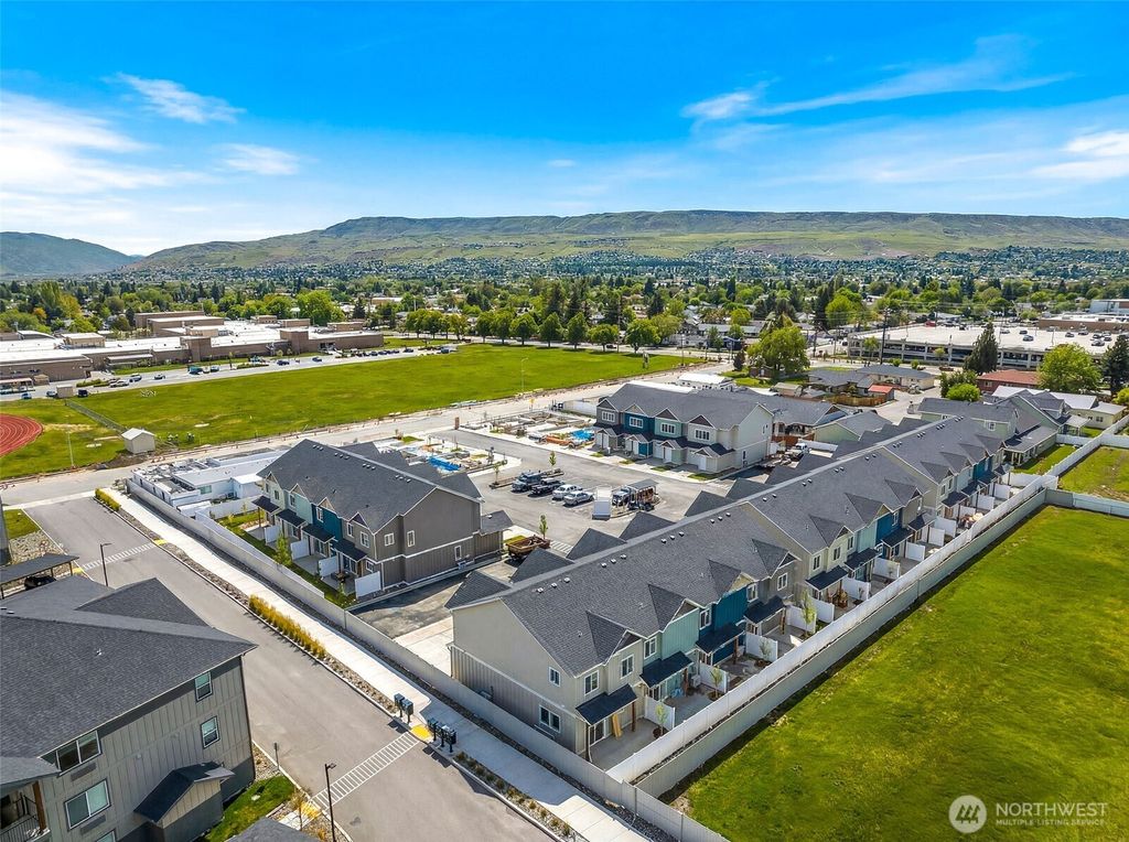 Photo of 1075 Red Apple Road #C10, Wenatchee, WA 98801 (MLS # 2512743)