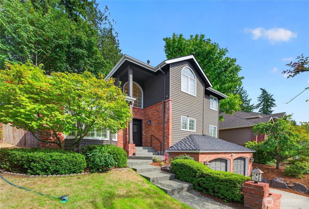 Photo of 1010 106th Avenue SE, Bellevue, WA 98004 (MLS # 2567490)