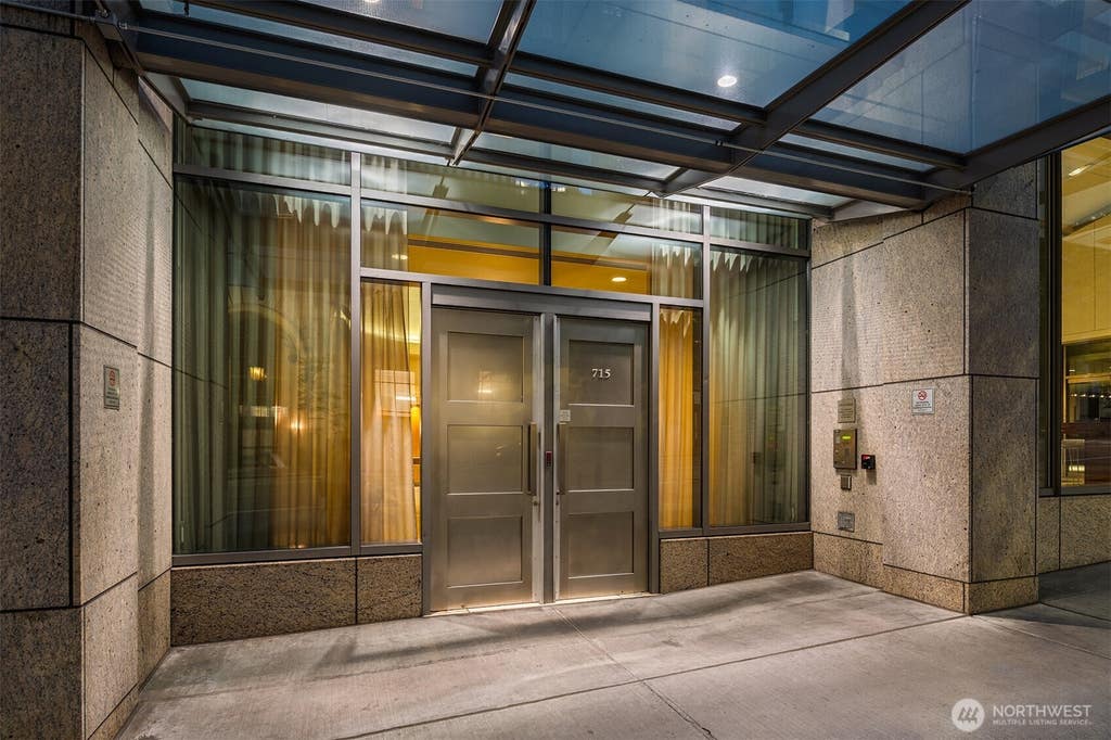 Photo of 715 2nd Avenue #1504, Seattle, WA 98101 (MLS # 2563191)