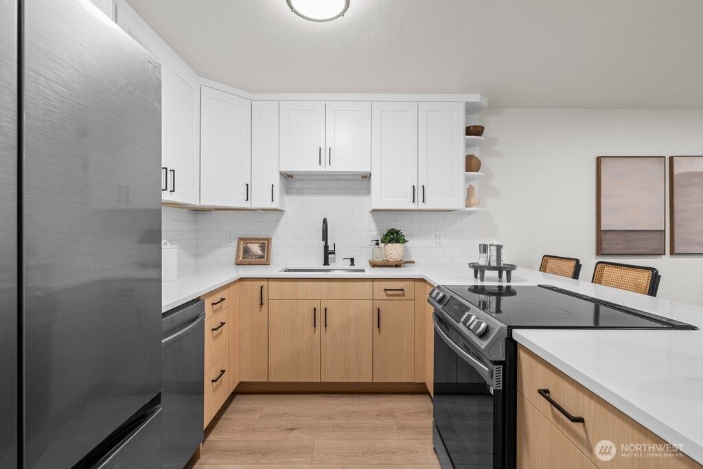 Photo of 19232 15th AVE Ave NE #C2, Shoreline, WA 98155 (MLS # 2443194)