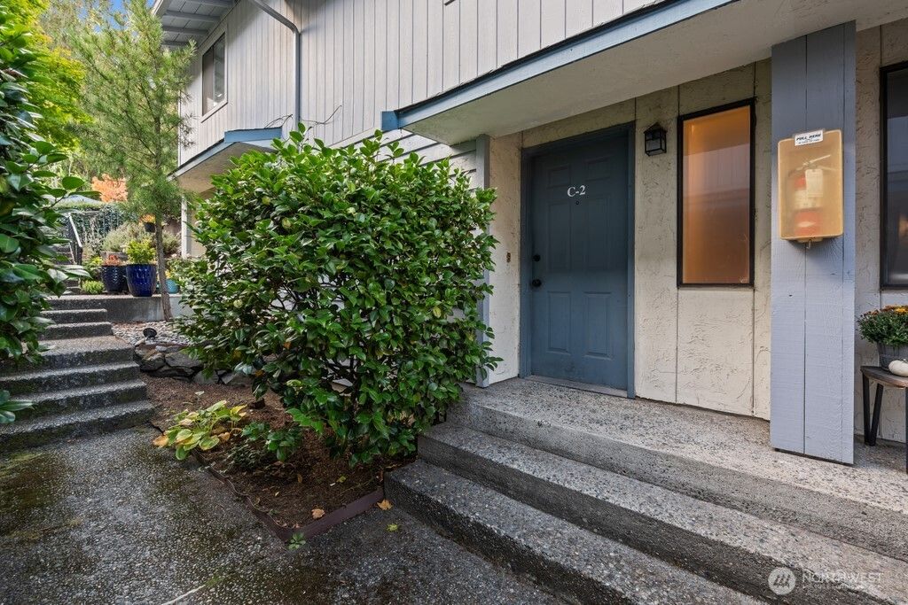 Photo of 19232 15th AVE Ave NE #C2, Shoreline, WA 98155 (MLS # 2443194)