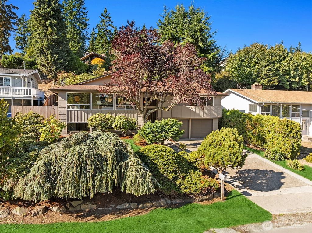 Photo of 15713 37th Avenue NE, Lake Forest Park, WA 98155 (MLS # 2445300)