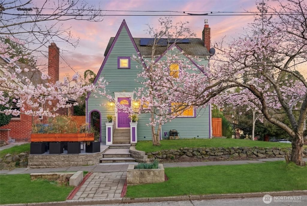 Photo of 1600 27th Avenue, Seattle, WA 98122 (MLS # 2476415)