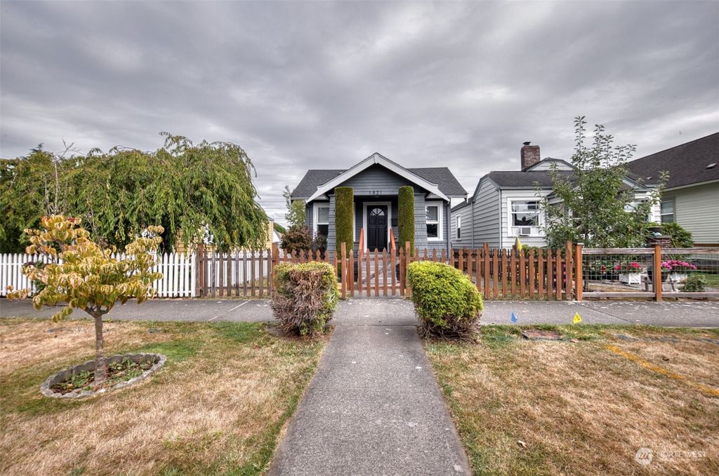 Photo of 1821 Virginia Avenue, Everett, WA 98201 (MLS # 2158252)