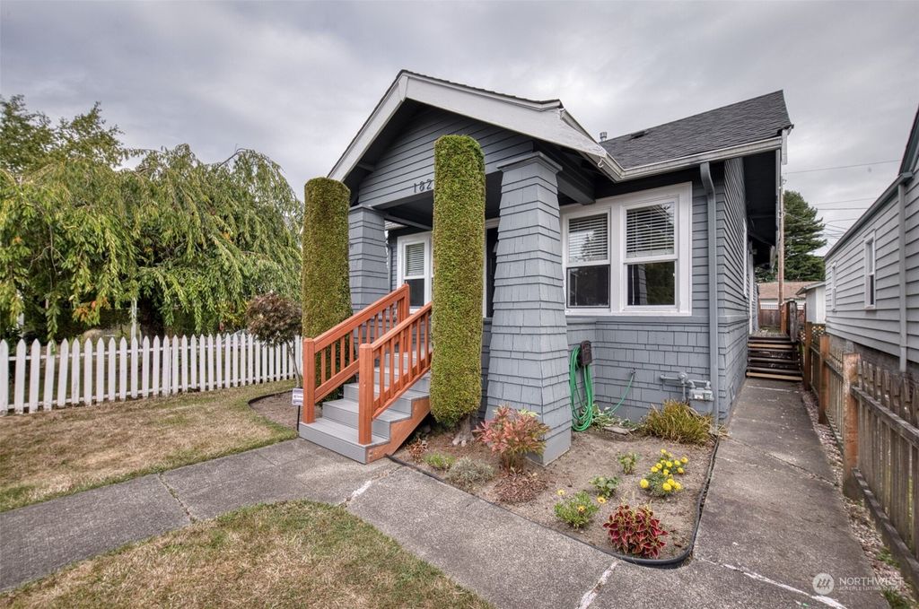 Photo of 1821 Virginia Avenue, Everett, WA 98201 (MLS # 2158252)