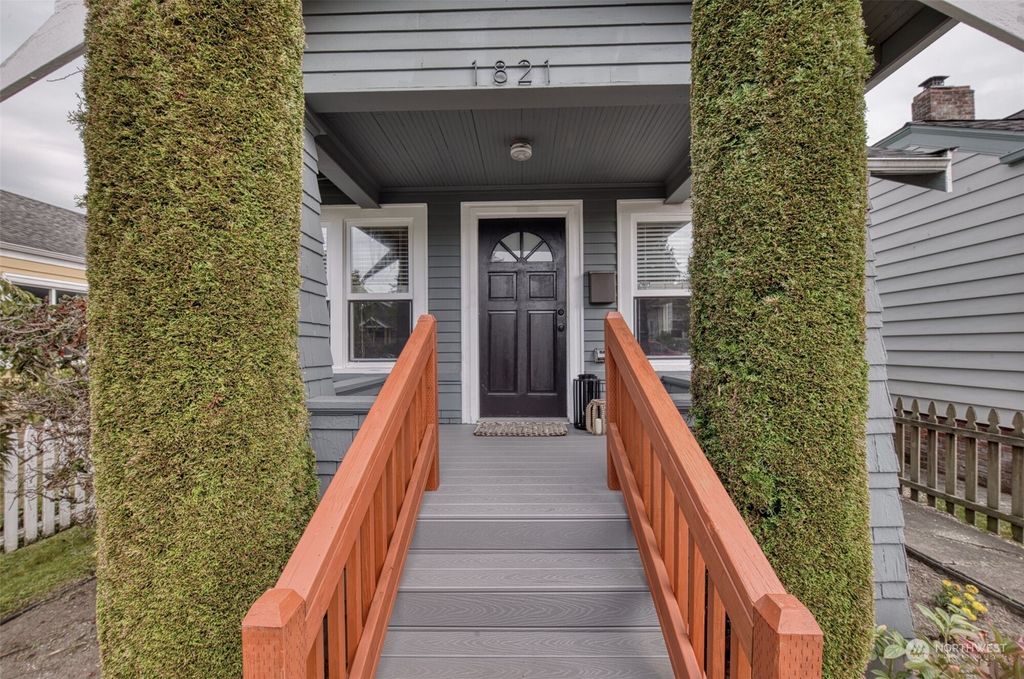 Photo of 1821 Virginia Avenue, Everett, WA 98201 (MLS # 2158252)