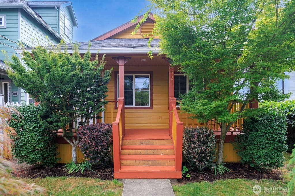 Photo of 521 Avenue C, Snohomish, WA 98290 (MLS # 2560365)