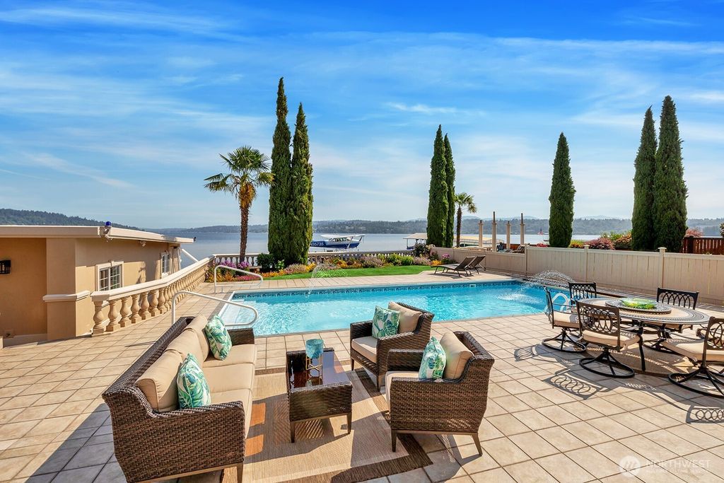 Photo of 10936 Rainier Avenue S, Seattle, WA 98178 (MLS # 2475669)