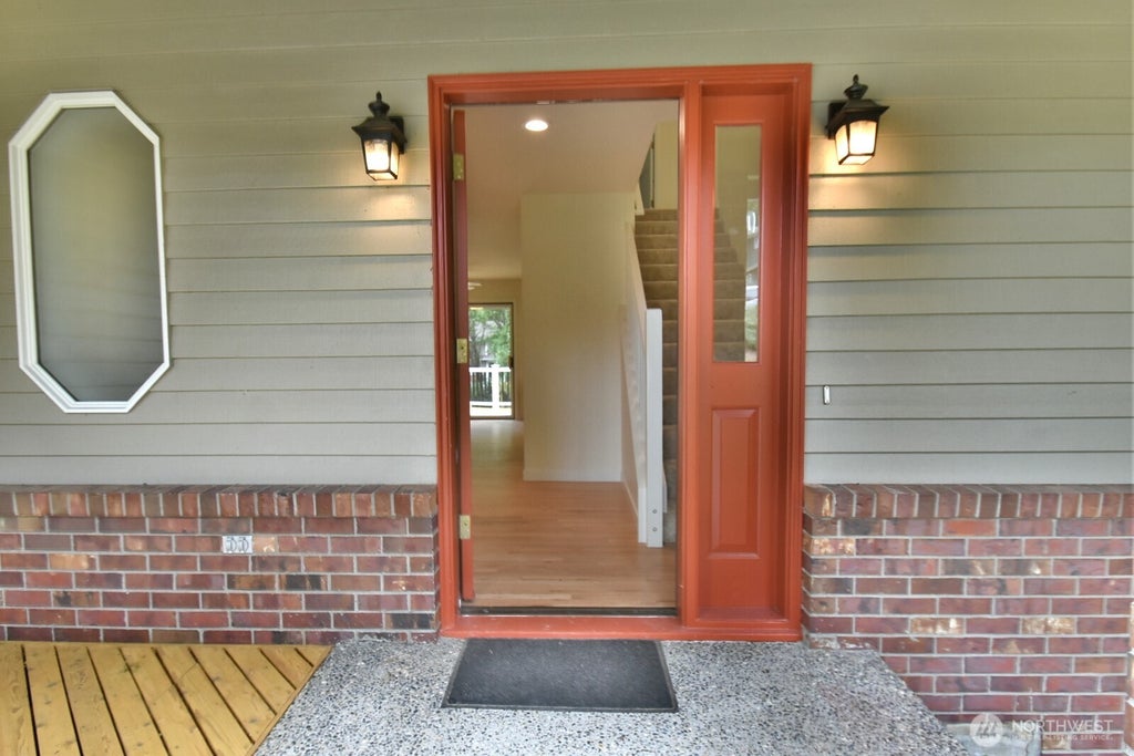 Photo of 10418 114th Place NE, Kirkland, WA 98033 (MLS # 2591210)