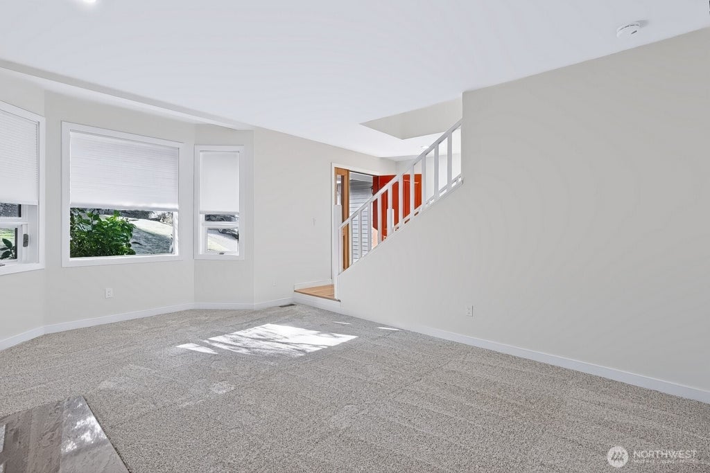 Photo of 10418 114th Place NE, Kirkland, WA 98033 (MLS # 2591210)