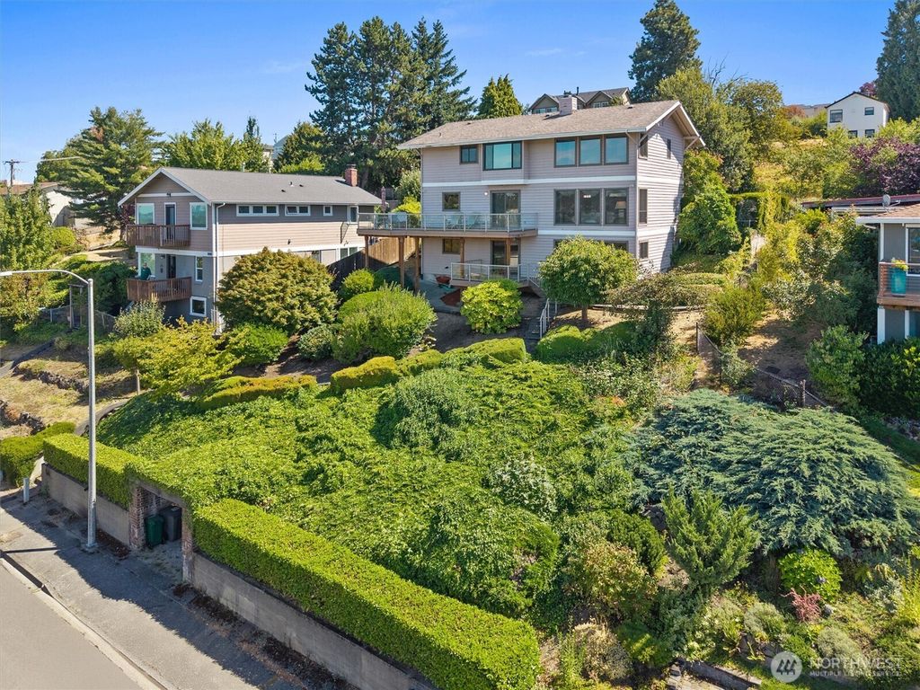 Photo of 714 Cedar Avenue S, Renton, WA 98057 (MLS # 2421175)